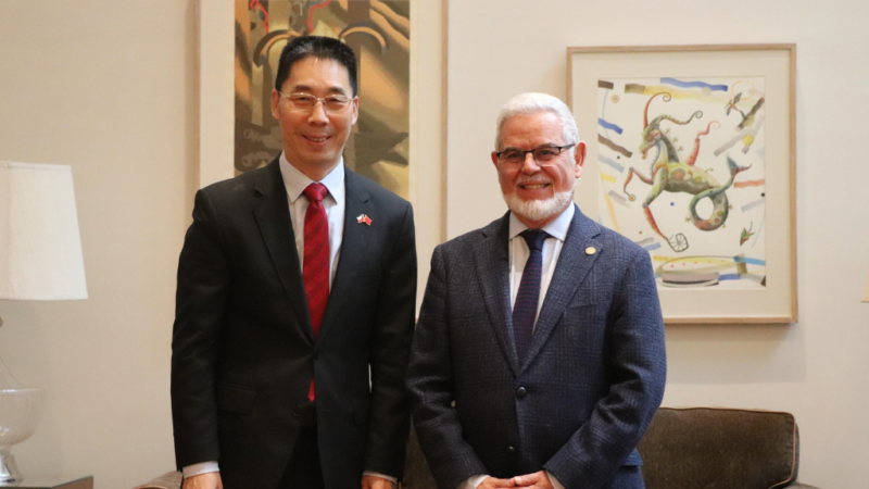 Embajada de China presentó espectáculo artístico cultural "Ecos de Chengdu" en la Universidad Autónoma de Chile    
