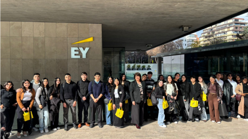 Estudiantes de Auditoría e Ingeniería en Control de Gestión viven experiencia de acercamiento laboral con EY 