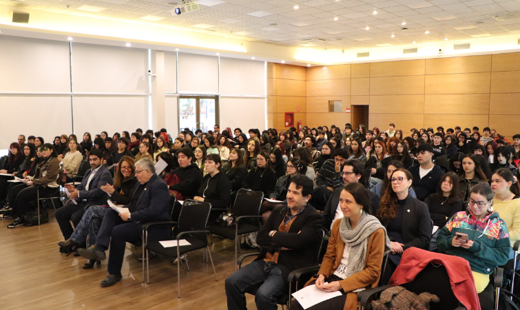 Carrera de Psicología realizó conferencia magistral sobre las raíces y la vigencia de la Psicología Comprensiva