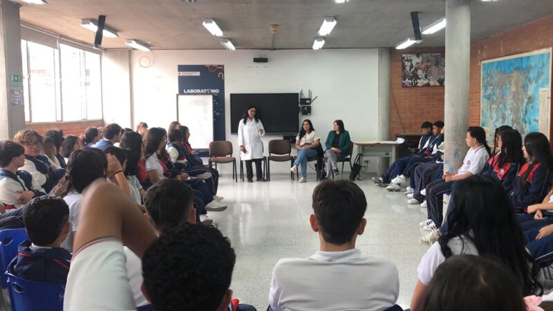 Académica de la Universidad Autónoma fortalece cooperación internacional en educación intercultural durante pasantía en Colombia
