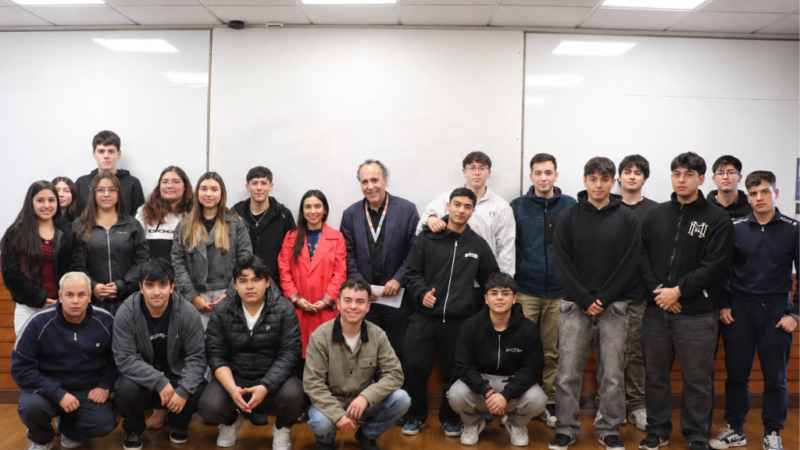 Pensar fuera de la caja: representante de World Vision inspira a futuros ingenieros comerciales de la Autónoma 