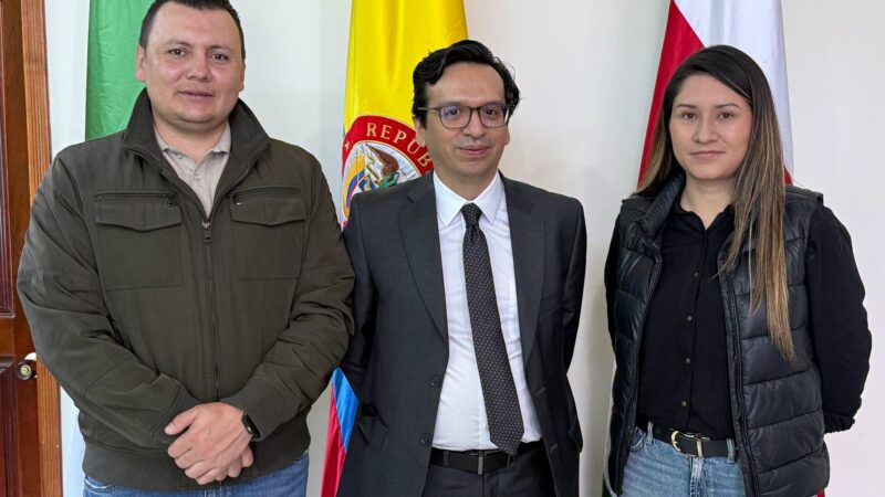 Egresado del Doctorado en Derecho es nombrado juez en Colombia: "El conocimiento debe estar en la trinchera del servicio público"