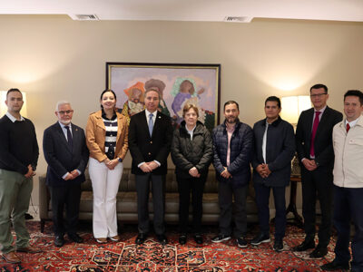 Delegación colombiana de ASCOLFA visita la Universidad Autónoma de Chile para explorar nuevas vías de innovación académica