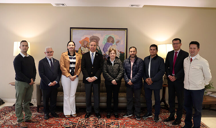 Delegación colombiana de ASCOLFA visita la Universidad Autónoma de Chile para explorar nuevas vías de innovación académica