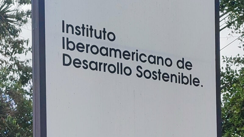Estudiante de Ingeniería Comercial fortalece su formación profesional con práctica en el IIDS de la Universidad Autónoma