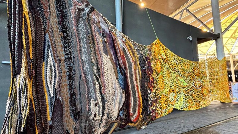 “El arte de cuidarnos” reúne creación textil y reflexión sobre bienestar emocional en Temuco