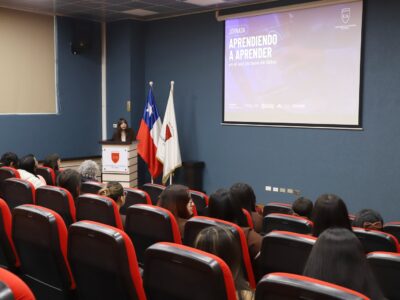 Psicopedagogía fortalece formación investigativa con capacitación en búsqueda y uso de evidencia científica