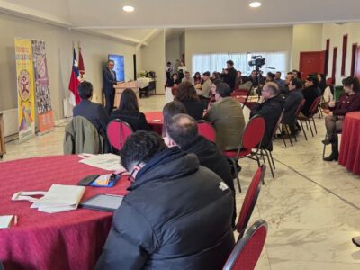 Seminario aborda innovación curricular desde el trabajo conjunto entre universidad y escuela