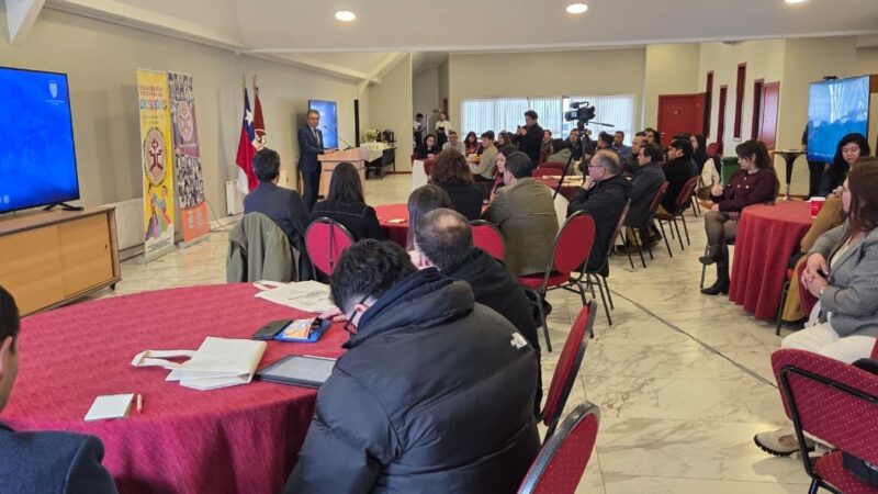 Seminario aborda innovación curricular desde el trabajo conjunto entre universidad y escuela