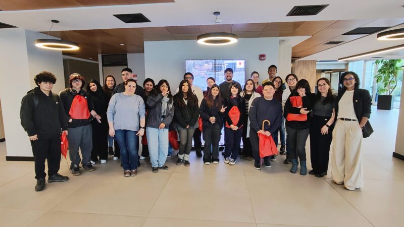 Científicos por un día: Alumnos de liceo de Recoleta visitaron laboratorios del Instituto de Ciencias Aplicadas