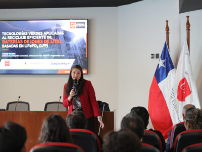 Innovación con sello U. Autónoma: Decana María Luisa Valenzuela recupera hasta el 97% del litio en baterías usadas con ácidos biodegradables