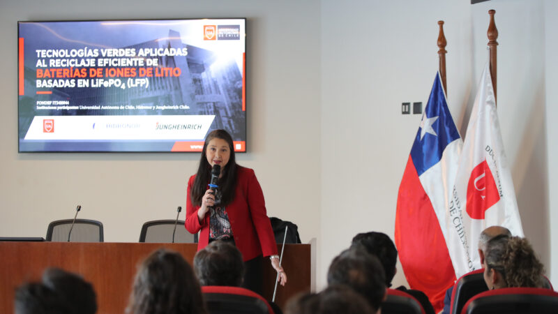 Innovación con sello U. Autónoma: Decana María Luisa Valenzuela recupera hasta el 97% del litio en baterías usadas con ácidos biodegradables