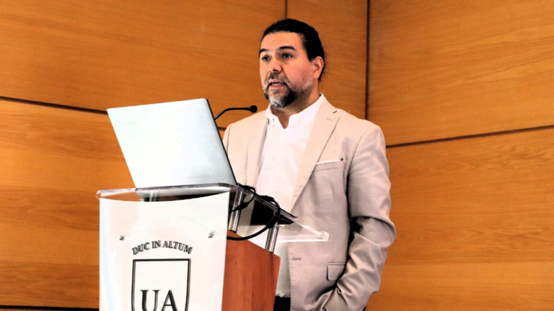 Conversatorio de Psicología invita a reflexionar sobre el rol de los futuros profesionales ante el cáncer y el suicidio