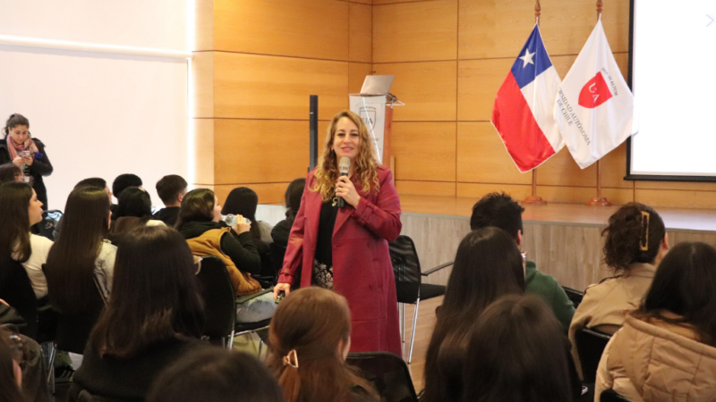 Del aula al mundo laboral: estudiantes de Enfermería se preparan para dar el salto 