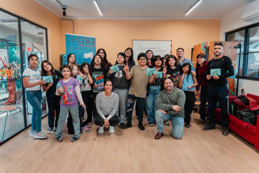 Niños, niñas y adolescentes de CECREA San Joaquín jugaron con kit de salud mental y neurociencias