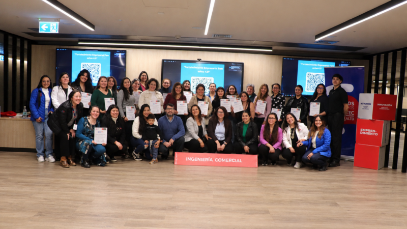 Emprendedoras de Puente Alto recibieron su diploma tras finalizar su capacitación en la Academia de Fortalecimiento Empresarial Femenino